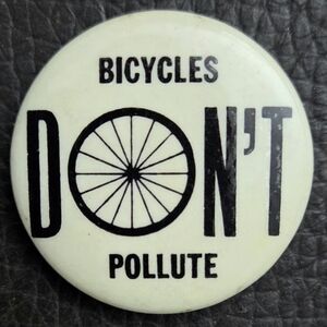 VINTAGE 1970s "BICYCLES DON'T POLLUTE" 1.5" PINBACK BUTTON PIN, Well Preserved